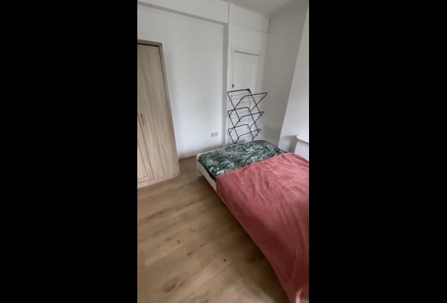 Double room in White City Main Photo