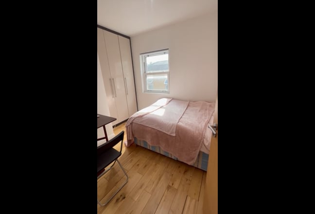 Furnished double room in my 2 bed maisonette - E1  Main Photo