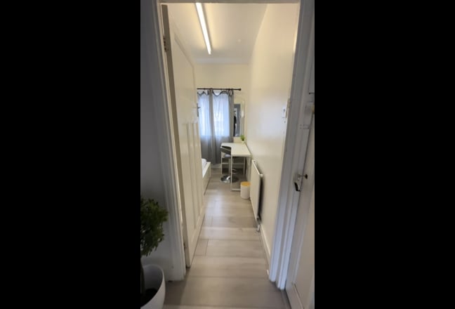  Single  room  available-female preferred  Main Photo