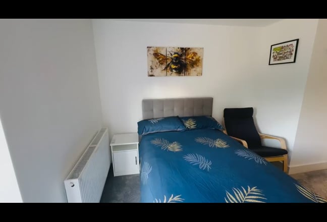 Premium Double En-Suite Room in Quiet House Main Photo