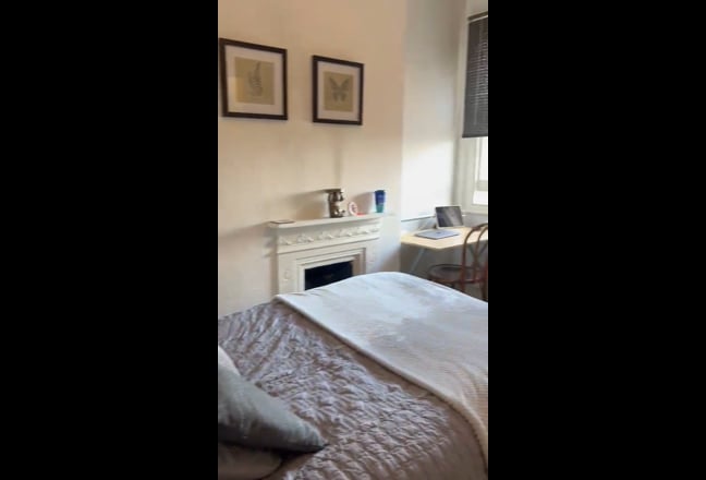 Bright Ensuite Room by Honor Oak Train Main Photo