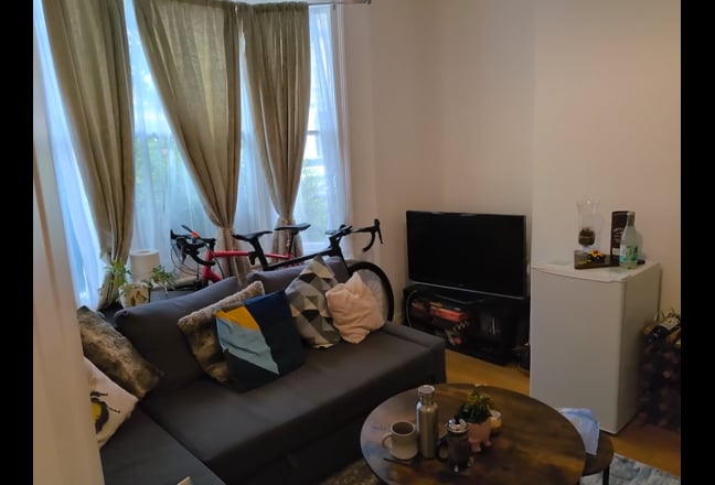 Double room 3 mins from Shepherd's Bush Station! Main Photo