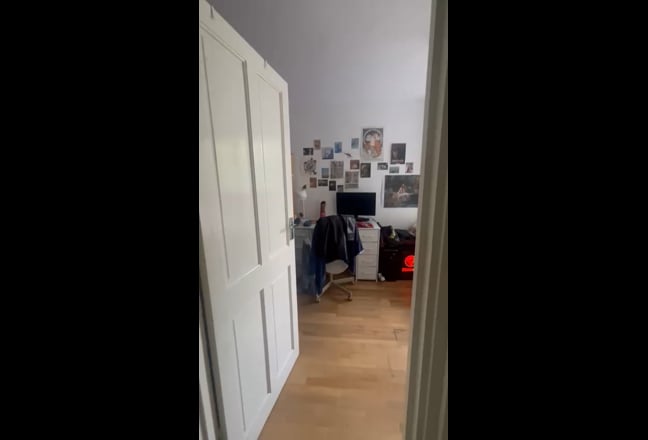 Bright, spacious Double Room (Zone 1; nr river) Main Photo