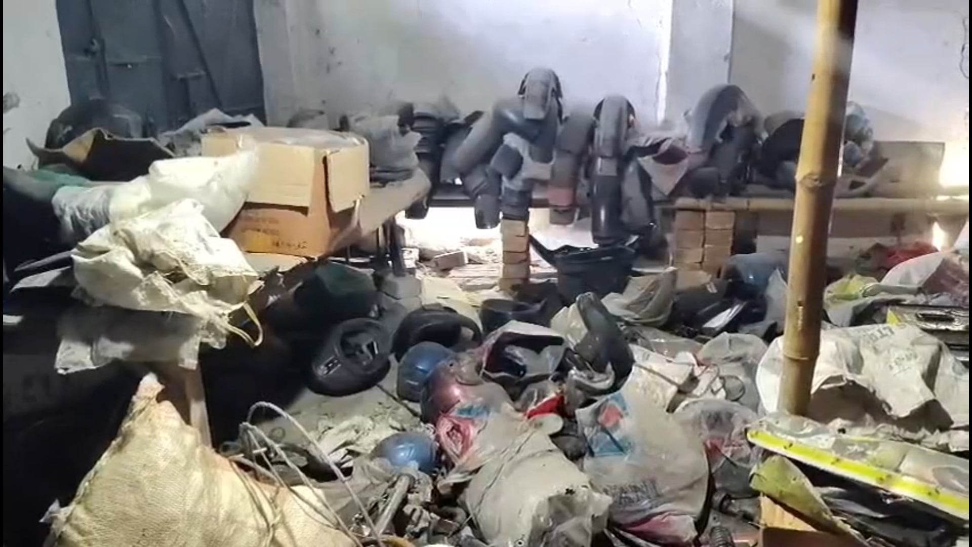बाइक पार्ट्स की दुकान में लाखों की चोरी, जांच में जुटी पुलिस।