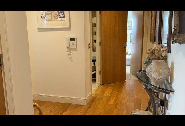One bed with balcony and parking, close to station Main Photo