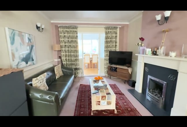 2 Large Double Rooms (En suite  WC & Shower ) Main Photo