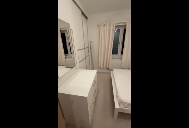 Womens Double Room Available  Main Photo