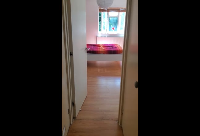 Spacious Dble in shared Hse Garden Cleaner incl Main Photo