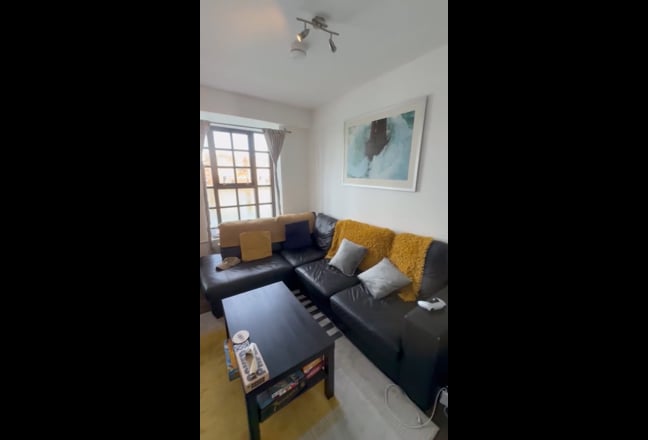 4 Bedroom Riverside Property In Surrey Quays SE16 Main Photo