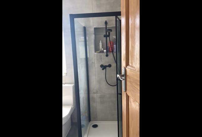 Bright double and cozy single room  Main Photo