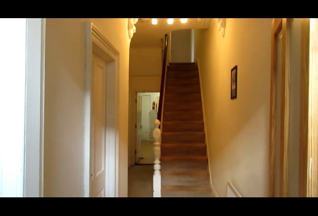 First Floor Bedroom in Well Managed House share Main Photo