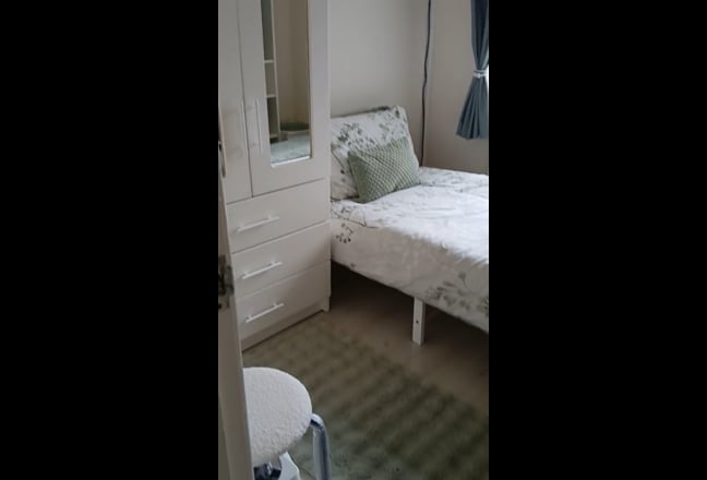 Clean, newly decorated room for rent in Dundonald. Main Photo