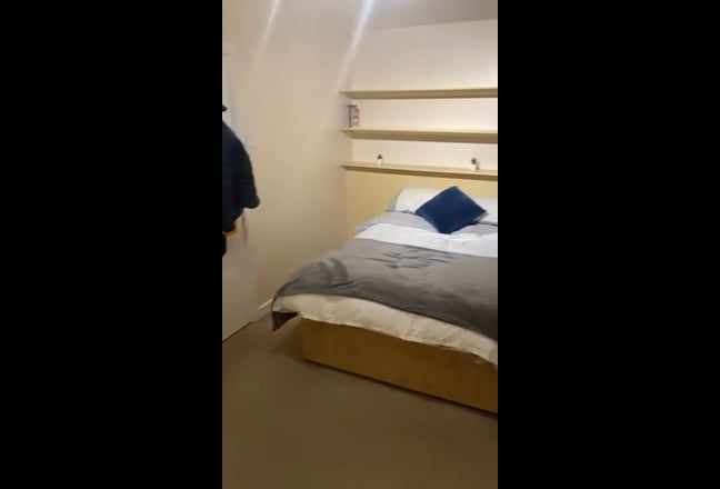 Bedrooms in a spacious sunny flat Main Photo