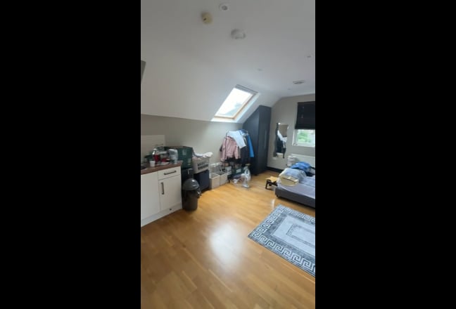 Stunning Studio Flat on Ribblesdale Road Furzedown Main Photo