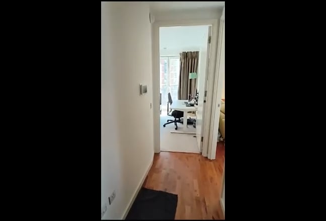 Double room with washroom in a 2- bed flatshare Main Photo