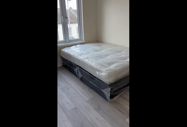 Master bedroom  Main Photo