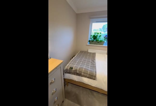    Double   room   in   Alton   -   female   preferred Main Photo