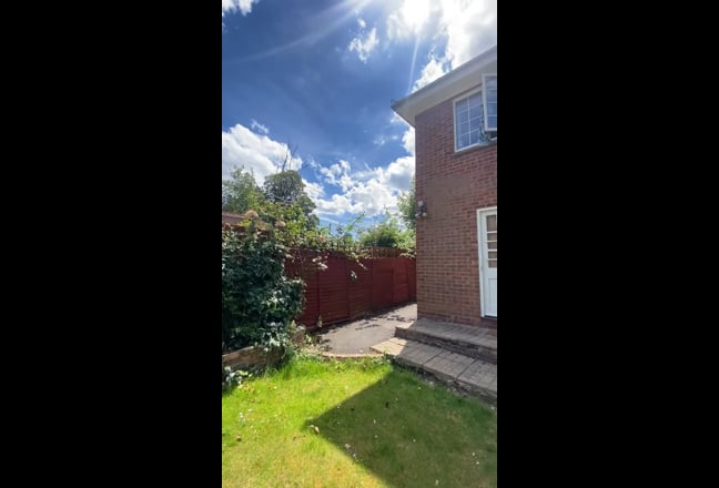 Self contained annex with en-suite M - F. Main Photo