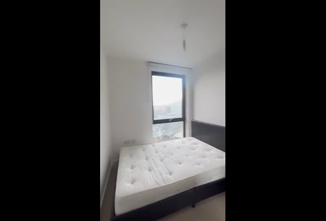 Looking for a flatmate  Main Photo