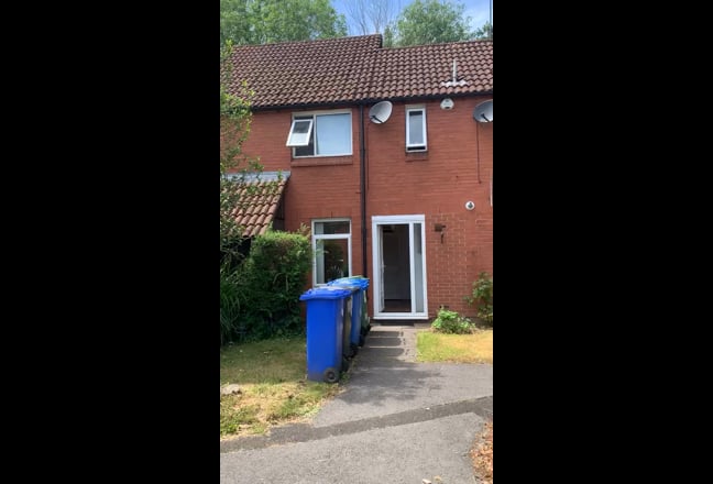 Lovely Double  Room 5Mins Birchwood Business Park  Main Photo