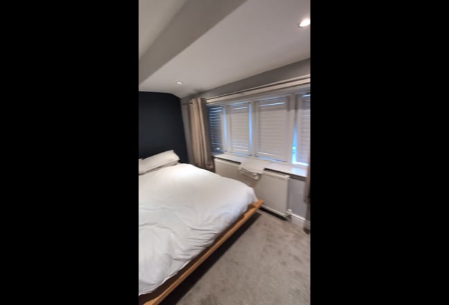 Double room in quiet spacious home (Oadby) Main Photo