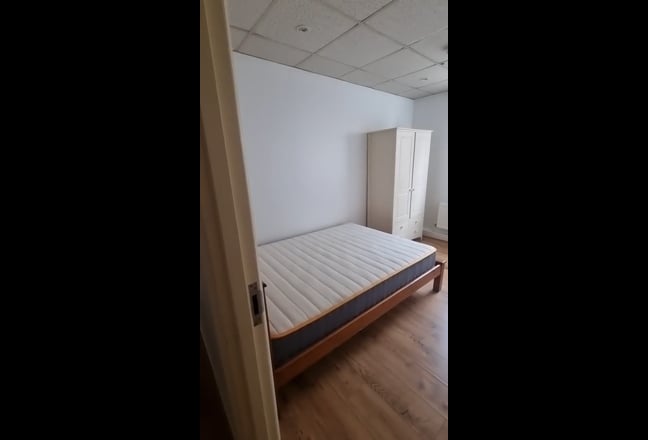Short-let Room available in Southfields  Main Photo