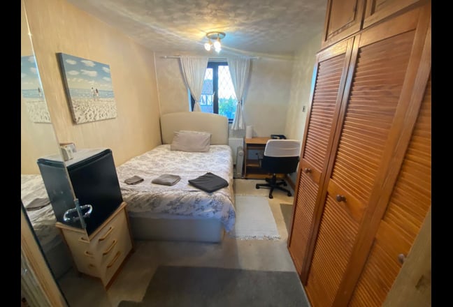 NG15 Lockable En-Suite+Kitch'ette+Pkg Studio Room Main Photo