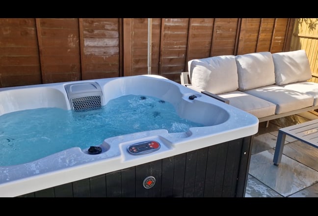 Video 1: Large double bedroom with big ensuite
