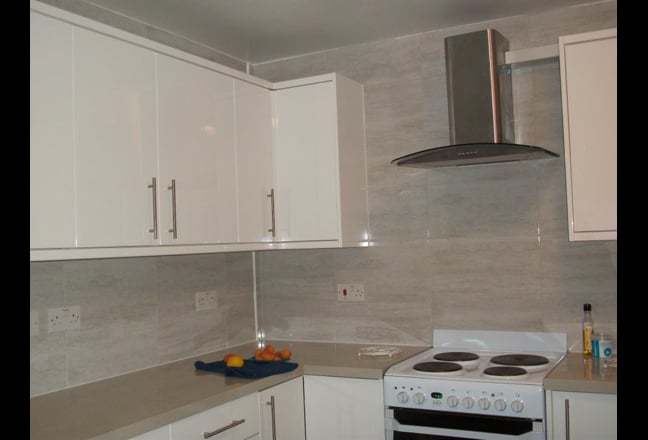Rooms for Professionals/ Students  licensed home Main Photo