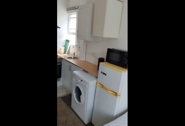 Studio Flat Roath Park/Albany Rd  Main Photo