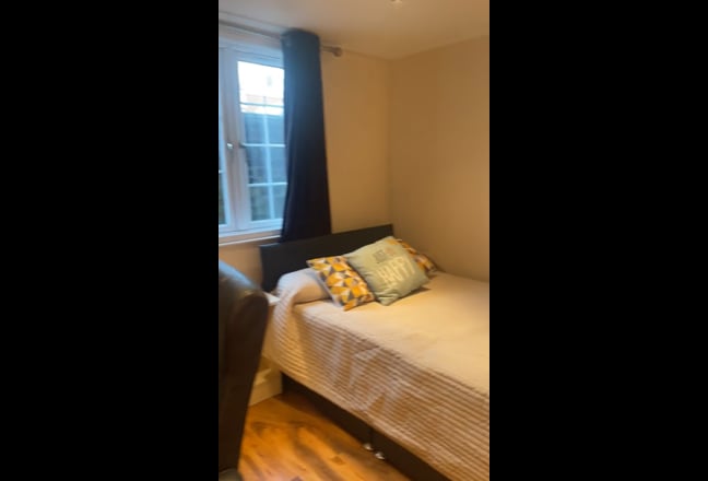 Fantastic ensuite rooms available Woodhouse-Jul26 Main Photo