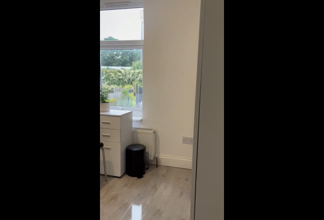 Large Double Room -5 mins to South Croydon Stn Main Photo