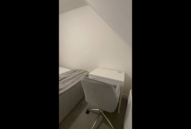 Furnished Double Room Available LU4 Main Photo