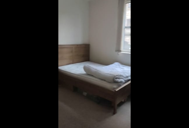 URGENTLY Looking for a flatmate  Main Photo
