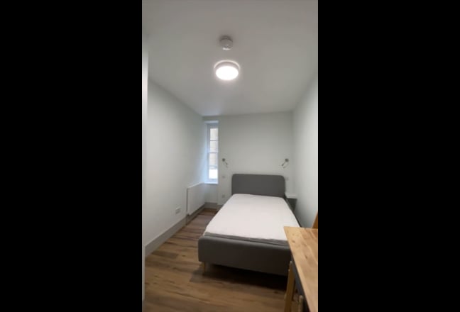 Video 1: Main view of bedroom
