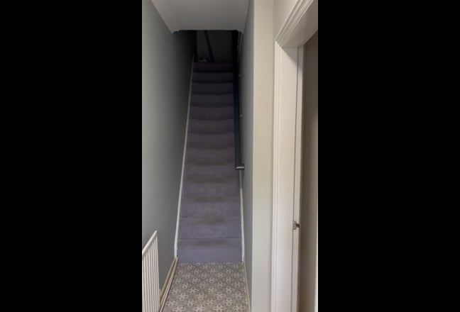 Large studio style room with parking Main Photo