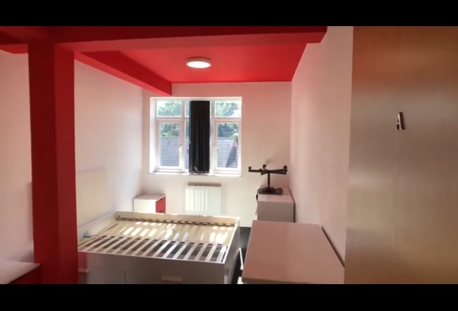 3 Large Bedrooms 2 Bathrooms Fully Furnished Main Photo