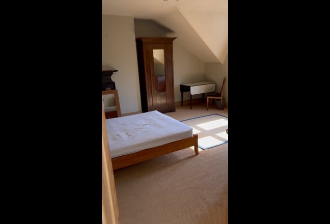 West End- V Large Room in an Open Plan House. Main Photo