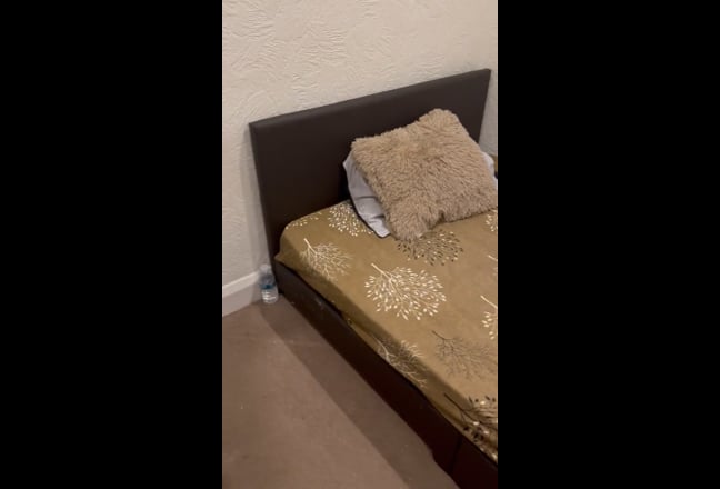 Spacious single room Main Photo