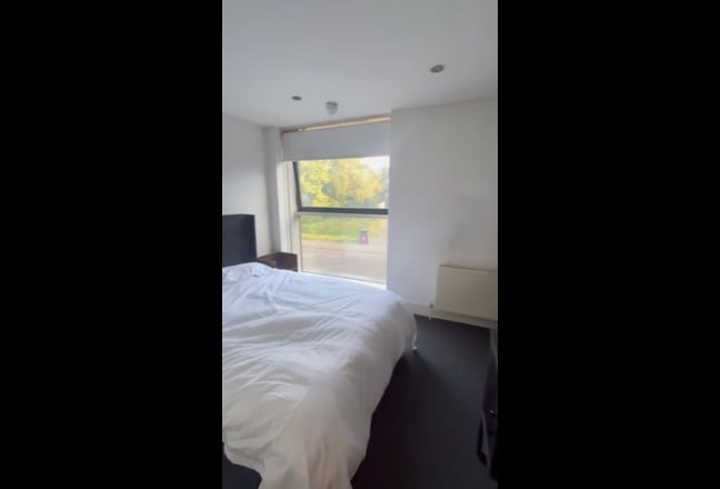 1 bedroom with bath in Tradeston perfect location Main Photo