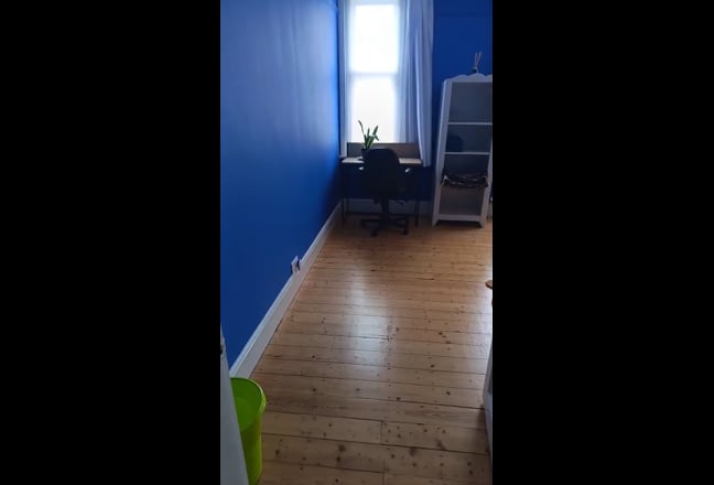 King Size room, quiet house for professional Main Photo