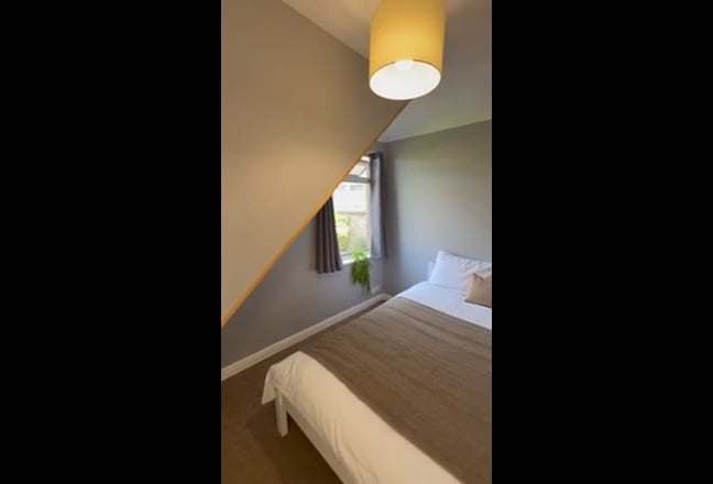Couple  Room | all bills included Main Photo