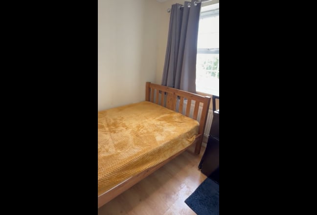 Double Ensuite room, Kitchenette -  Hampton PE7 Main Photo