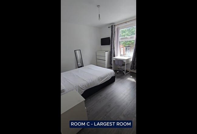&pound;0 DEPOSIT - Modern Rooms  – Near City  Main Photo
