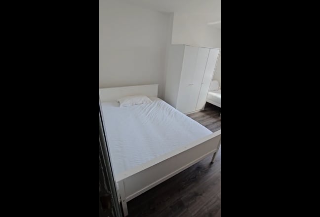 NO DEPOSIT- Spacious Rooms / Billa Inc Main Photo