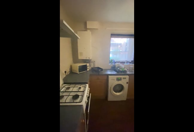 E9 - Double Room in Victoria Park Available Now  Main Photo