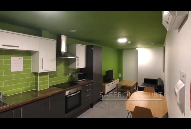 En-Suite Double Bedroom Fully Furnished Main Photo