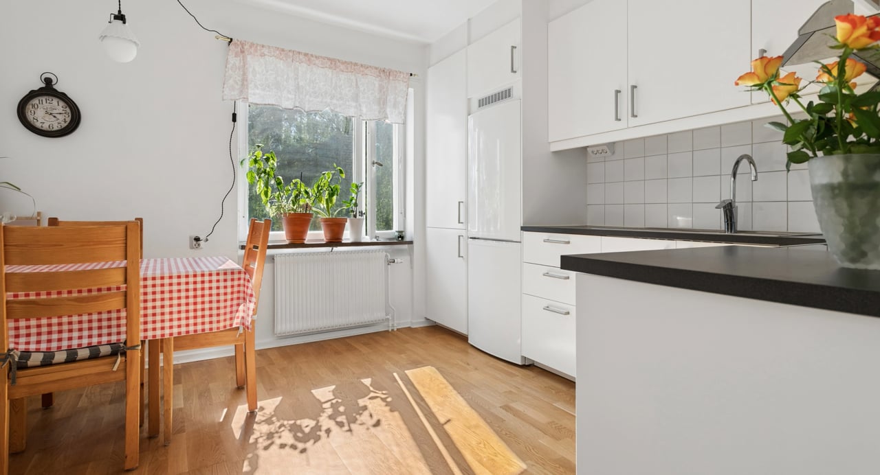 2 rum Lägenhet på Ringvägen 142 VÄSTERHANINGE - ÅBY Haninge kommun - video