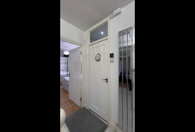 Beautiful Spacious Room In A Prime Loaction Main Photo
