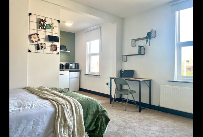 Studio Style Rooms - bills included - Parking Main Photo
